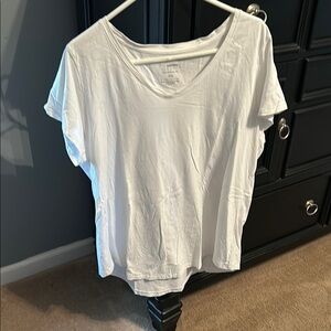 Sonoma Women’s White V-Neck Everyday Tee Top